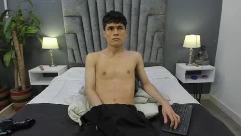 Snapshot of roan_birkin chatting on 02-01-25, 10:34 Roan Birkin online show from 02-01-25, 10:34