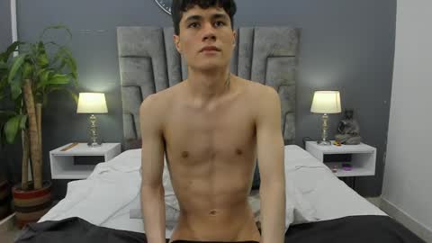 Snapshot of roan_birkin chatting on 02-04-25, 10:34 Roan Birkin online show from 02-04-25, 10:34