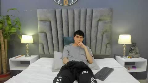 Snapshot of roan_birkin chatting on 02-05-25, 08:25 Roan Birkin online show from 02-05-25, 08:25