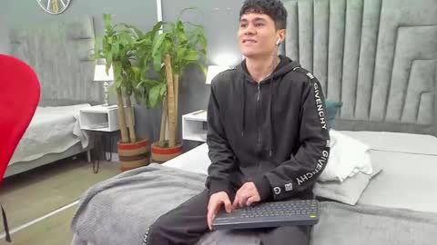 Snapshot of roan_birkin chatting on 02-06-25, 07:18 Roan Birkin online show from 02-06-25, 07:18