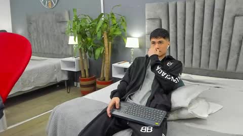 Snapshot of roan_birkin chatting on 02-08-25, 07:16 Roan Birkin online show from 02-08-25, 07:16