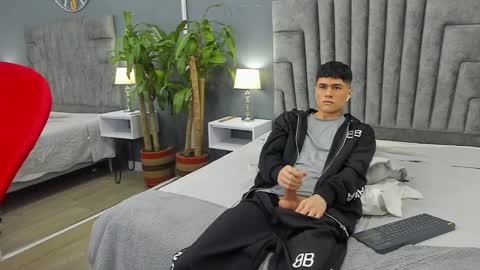 Snapshot of roan_birkin chatting on 02-08-25, 10:19 Roan Birkin online show from 02-08-25, 10:19