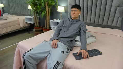 Snapshot of roan_birkin chatting on 02-11-25, 07:38 Roan Birkin online show from 02-11-25, 07:38