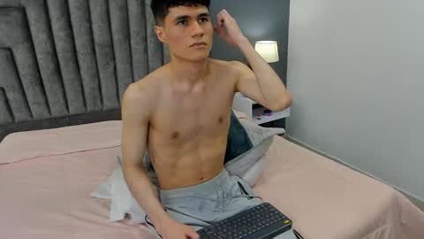 Snapshot of roan_birkin chatting on 02-12-25, 01:41 Roan Birkin online show from 02-12-25, 01:41