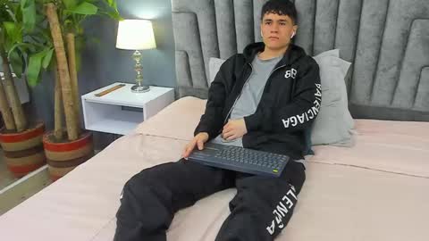 Snapshot of roan_birkin chatting on 02-12-25, 07:24 Roan Birkin online show from 02-12-25, 07:24