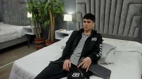 Snapshot of roan_birkin chatting on 02-16-25, 07:38 Roan Birkin online show from 02-16-25, 07:38