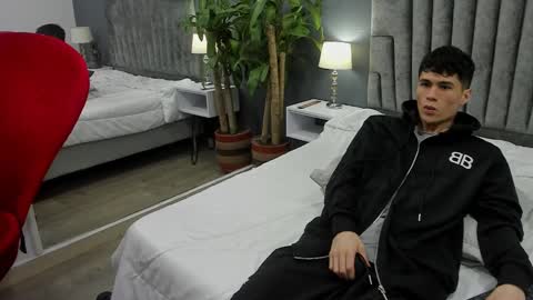 Roan Birkin online show from 02-17-25, 01:47