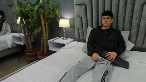 Roan Birkin online show from 02-18-25, 01:43