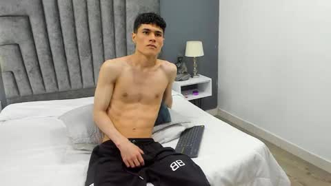 Snapshot of roan_birkin chatting on 02-18-25, 07:30 Roan Birkin online show from 02-18-25, 07:30