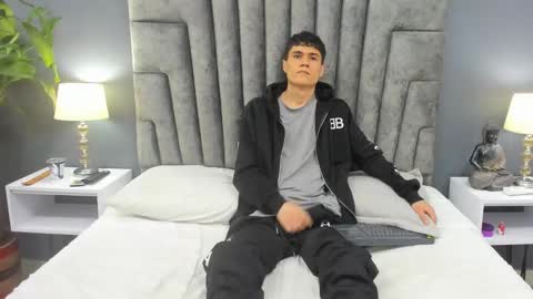 Roan Birkin online show from 02-21-25, 08:38