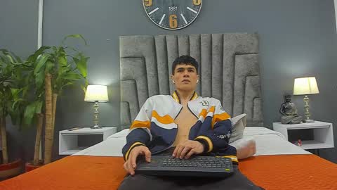 Snapshot of roan_birkin chatting on 02-22-25, 07:36 Roan Birkin online show from 02-22-25, 07:36