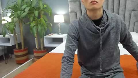 Snapshot of roan_birkin chatting on 02-23-25, 07:28 Roan Birkin online show from 02-23-25, 07:28