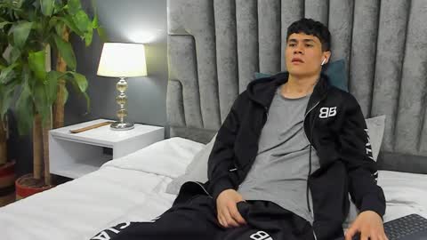 Snapshot of roan_birkin chatting on 02-26-25, 11:04 Roan Birkin online show from 02-26-25, 11:04