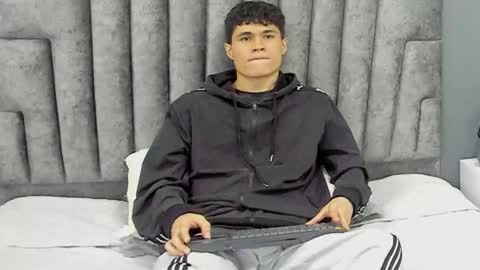 Snapshot of roan_birkin chatting on 03-03-25, 01:21 Roan Birkin online show from 03-03-25, 01:21