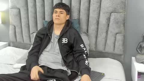 Snapshot of roan_birkin chatting on 03-05-25, 01:52 Roan Birkin online show from 03-05-25, 01:52