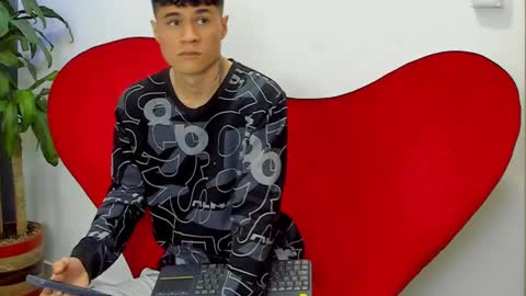 Roan Birkin online show from 03-10-25, 01:34