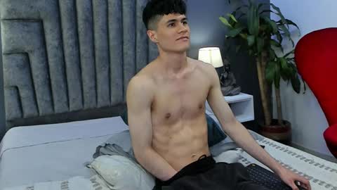 Snapshot of roan_birkin chatting on 03-11-25, 01:48 Roan Birkin online show from 03-11-25, 01:48