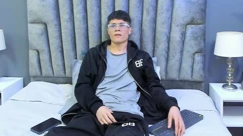 Snapshot of roan_birkin chatting on 03-12-25, 01:25 Roan Birkin online show from 03-12-25, 01:25