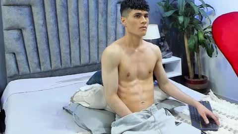 Snapshot of roan_birkin chatting on 03-12-25, 10:50 Roan Birkin online show from 03-12-25, 10:50