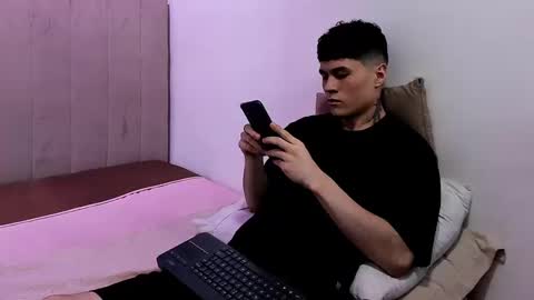 Snapshot of roan_birkin chatting on 09-23-25, 08:45 Roan Birkin online show from 09-23-25, 08:45