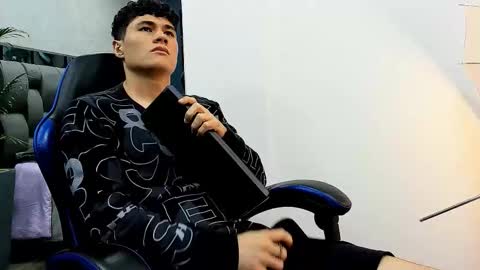 Snapshot of roan_birkin chatting on 10-02-25, 07:43 Roan Birkin online show from 10-02-25, 07:43