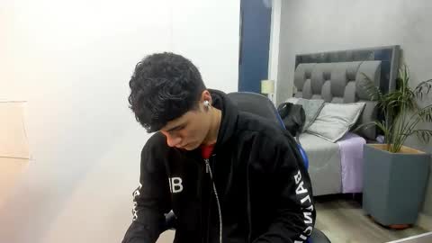 Snapshot of roan_birkin chatting on 10-12-25, 07:24 Roan Birkin online show from 10-12-25, 07:24