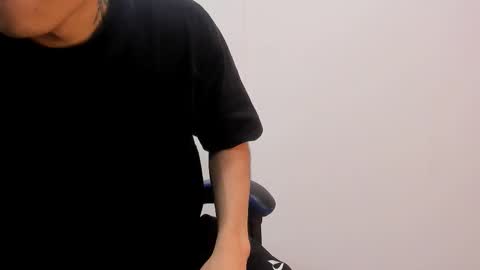 Snapshot of roan_birkin chatting on 10-17-25, 07:27 Roan Birkin online show from 10-17-25, 07:27