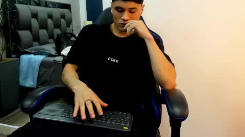 Snapshot of roan_birkin chatting on 11-09-25, 07:45 Roan Birkin online show from 11-09-25, 07:45