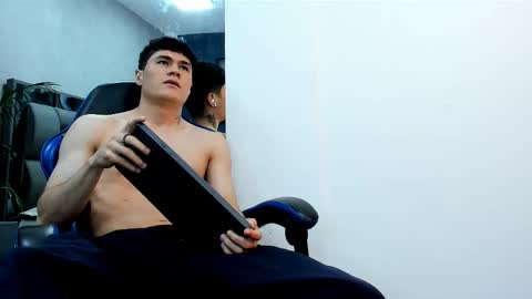 Snapshot of roan_birkin chatting on 11-21-25, 07:56 Roan Birkin online show from 11-21-25, 07:56