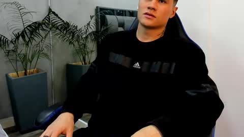 Snapshot of roan_birkin chatting on 12-02-25, 09:10 Roan Birkin online show from 12-02-25, 09:10