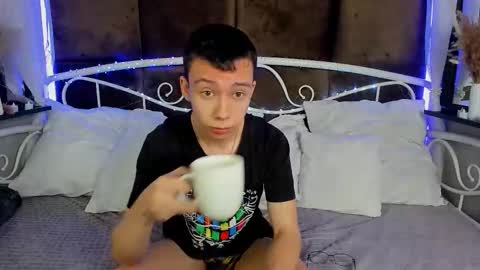 Snapshot of robbie_ross chatting on 01-08-26, 10:39 Robbie online show from 01-08-26, 10:39