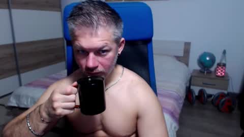 Snapshot of robbyshawz chatting on 11-17-25, 05:13 robbyshawz online show from 11-17-25, 05:13