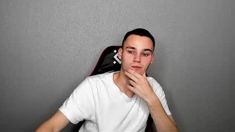 robert10211 online show from 11-07-25, 03:28