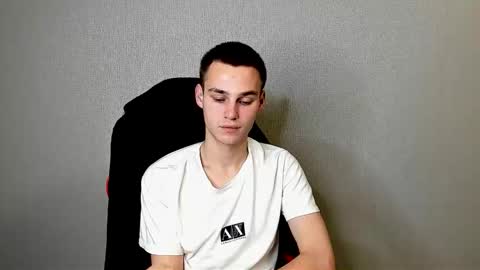 robert10211 online show from 11-22-25, 05:17