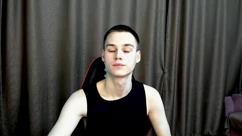 robert10211 online show from 12-15-25, 02:49