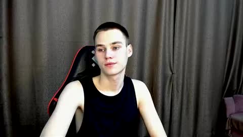 robert10211 online show from 12-15-25, 03:49