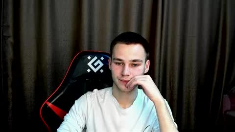 Snapshot of robert10211 chatting on 12-23-25, 02:31 robert10211 online show from 12-23-25, 02:31