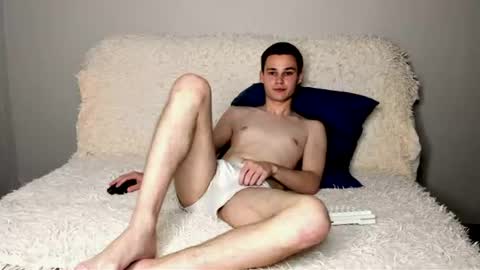 Snapshot of robert10211 chatting on 06-19-26, 02:05 robert10211 online show from 06-19-26, 02:05