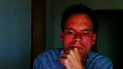 Snapshot of robert27081988 chatting on 07-20-26, 07:05 robert27081988 online show from 07-20-26, 07:05
