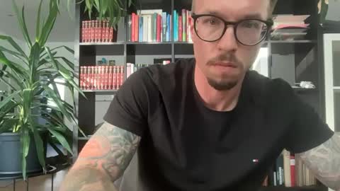 robert_x666 online show from 06-19-26, 05:39