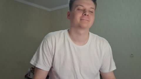 Snapshot of robertdedildo chatting on 12-12-24, 09:30 Robert online show from 12-12-24, 09:30