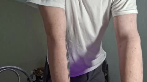 Snapshot of robertdedildo chatting on 12-12-24, 03:37 Robert online show from 12-12-24, 03:37