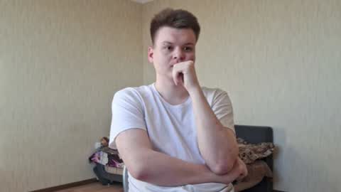 Snapshot of robertdedildo chatting on 12-13-24, 01:26 Robert online show from 12-13-24, 01:26