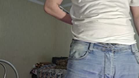 Snapshot of robertdedildo chatting on 12-14-24, 05:36 Robert online show from 12-14-24, 05:36