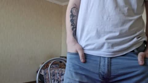 Snapshot of robertdedildo chatting on 12-15-24, 04:29 Robert online show from 12-15-24, 04:29