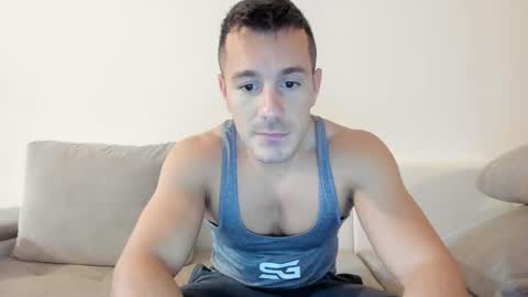 Snapshot of roberto4ever chatting on 10-25-25, 05:04 roberto4ever online show from 10-25-25, 05:04