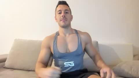 Snapshot of roberto4ever chatting on 10-27-25, 04:49 roberto4ever online show from 10-27-25, 04:49