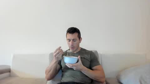 Snapshot of roberto4ever chatting on 11-09-25, 06:01 roberto4ever online show from 11-09-25, 06:01