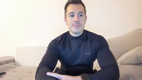 Snapshot of roberto4ever chatting on 11-25-25, 04:18 roberto4ever online show from 11-25-25, 04:18