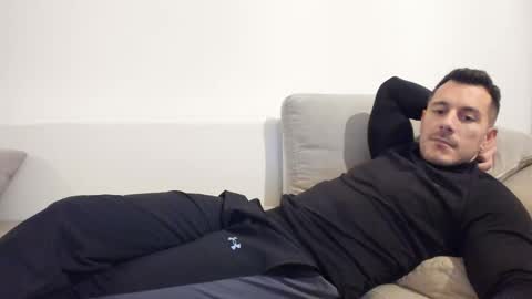 Snapshot of roberto4ever chatting on 11-28-25, 05:26 roberto4ever online show from 11-28-25, 05:26